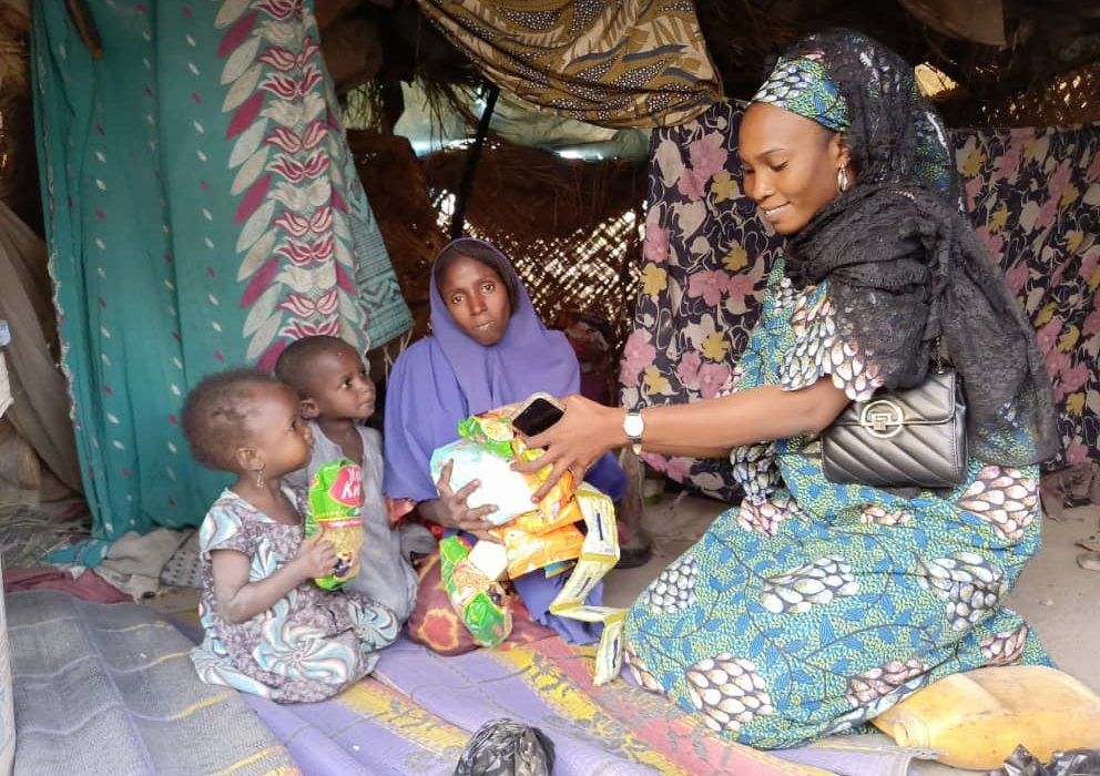 Some food and non food items assistance to IDPs in Kangale village of Jere LGA of Borno state (4)